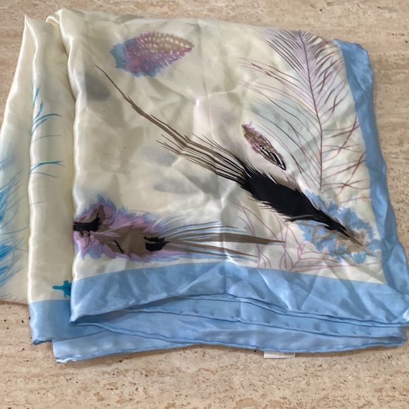 SILK SCARF BIRD FEATURES light blue with cream white hand hemmed rolled 42”x43” - Picture 8 of 16